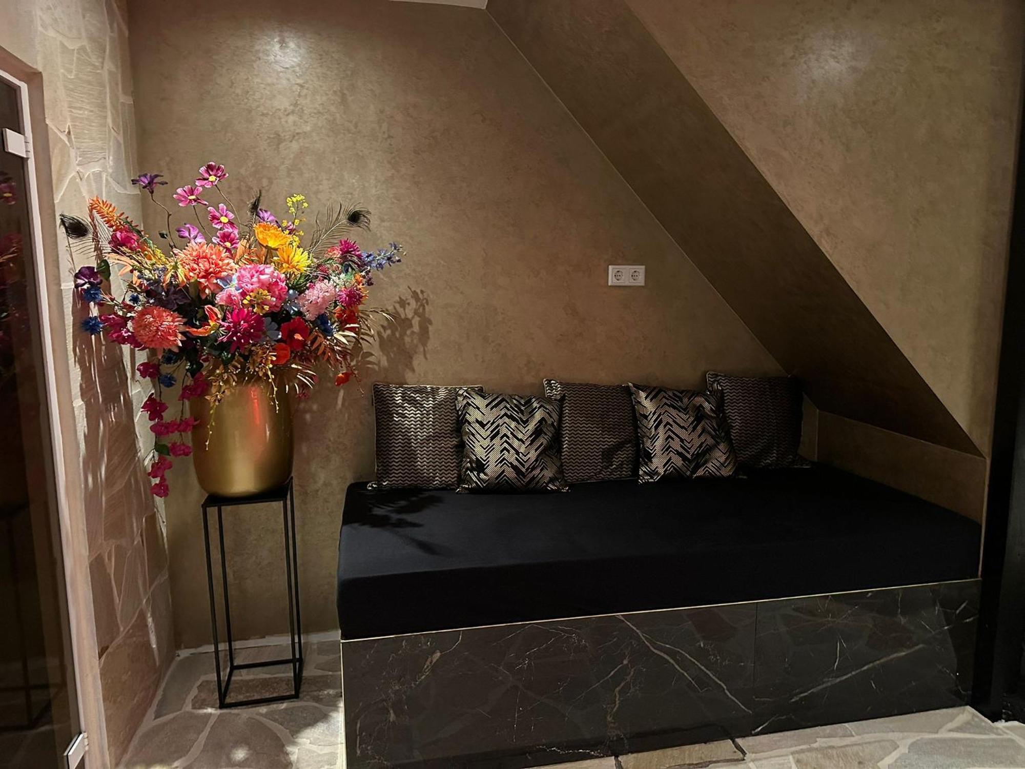 B&B Spa Goud ティルブルグ エクステリア 写真